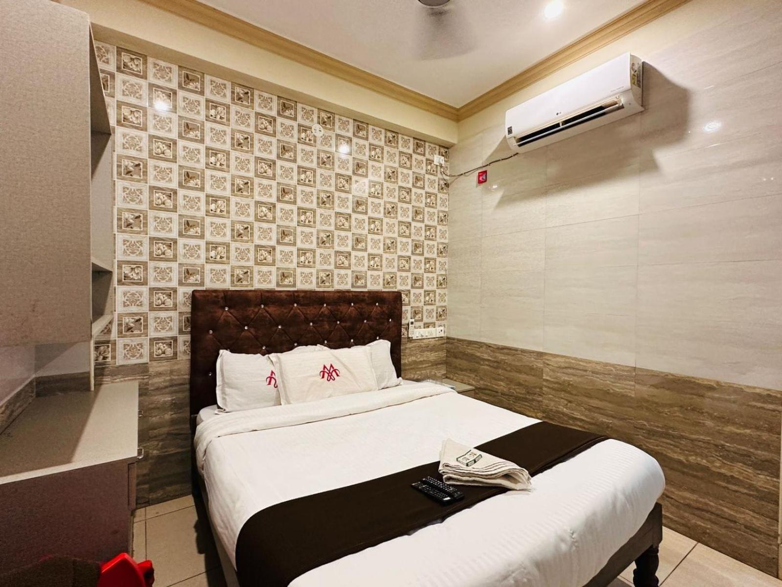 Marina Palace Chennai Bagian luar foto
